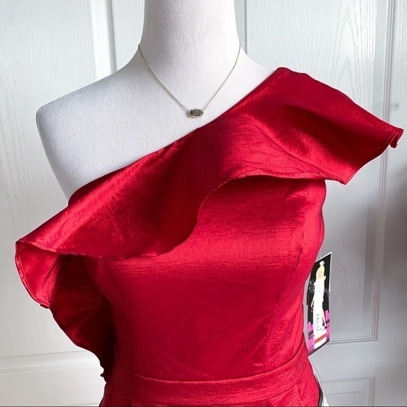 Blondie Nites Textured Satin One Shoulder Dress - Picture 3 of 8